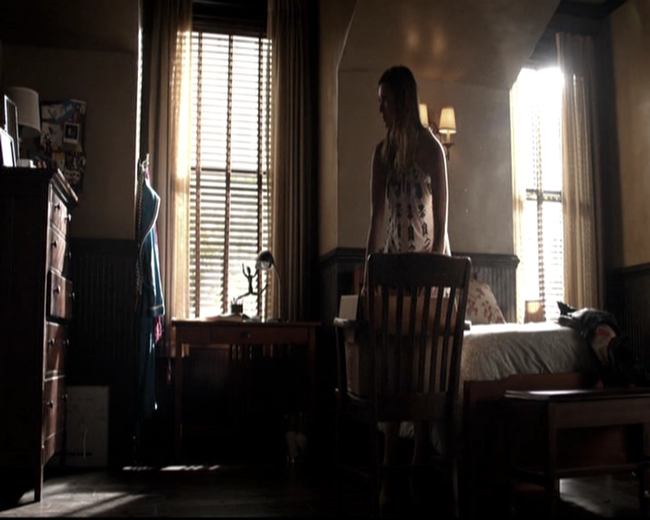 VampireDiariesWorld-dot-nl_6x02YellowLedbetter0293.jpg