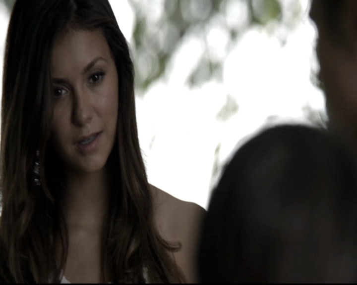 VampireDiariesWorld-dot-nl_6x02YellowLedbetter0302.jpg