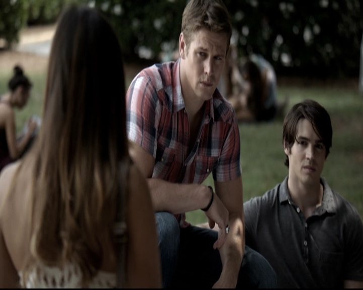 VampireDiariesWorld-dot-nl_6x02YellowLedbetter0306.jpg