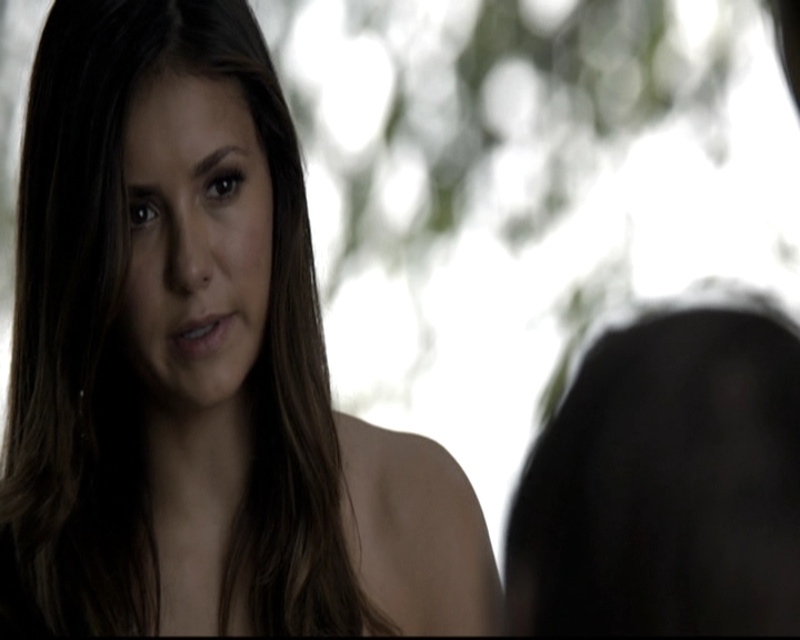VampireDiariesWorld-dot-nl_6x02YellowLedbetter0313.jpg