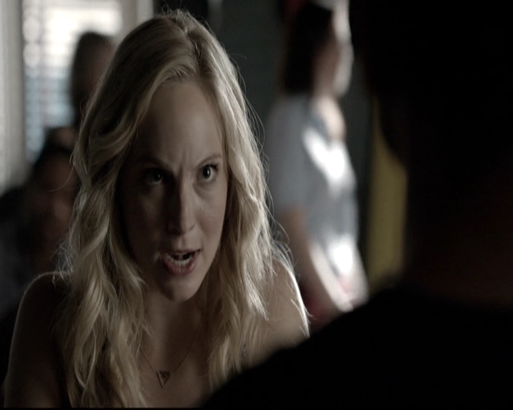 VampireDiariesWorld-dot-nl_6x02YellowLedbetter0316.jpg