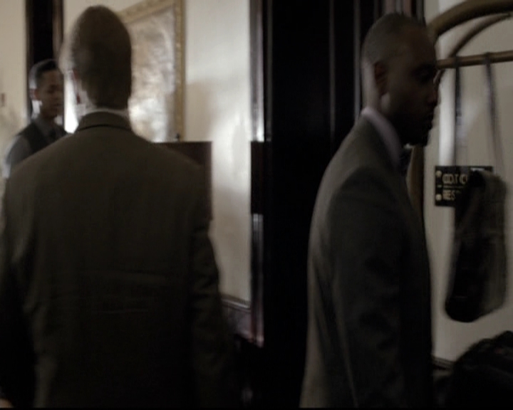 VampireDiariesWorld-dot-nl_6x02YellowLedbetter0344.jpg