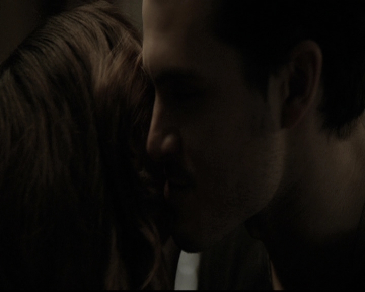 VampireDiariesWorld-dot-nl_6x02YellowLedbetter0348.jpg