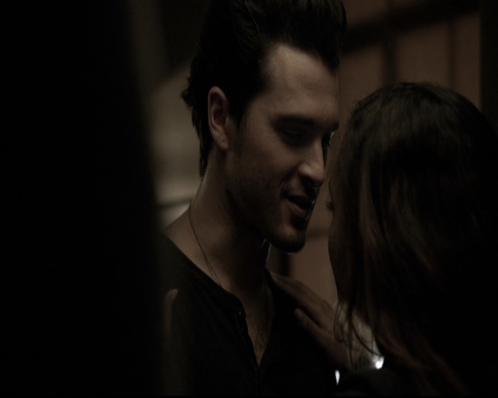 VampireDiariesWorld-dot-nl_6x02YellowLedbetter0353.jpg