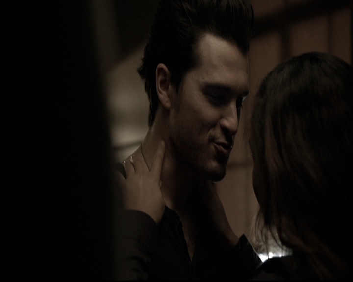 VampireDiariesWorld-dot-nl_6x02YellowLedbetter0354.jpg