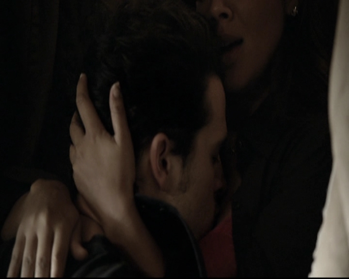 VampireDiariesWorld-dot-nl_6x02YellowLedbetter0358.jpg