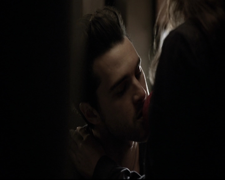 VampireDiariesWorld-dot-nl_6x02YellowLedbetter0359.jpg