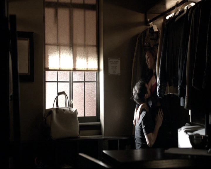 VampireDiariesWorld-dot-nl_6x02YellowLedbetter0362.jpg