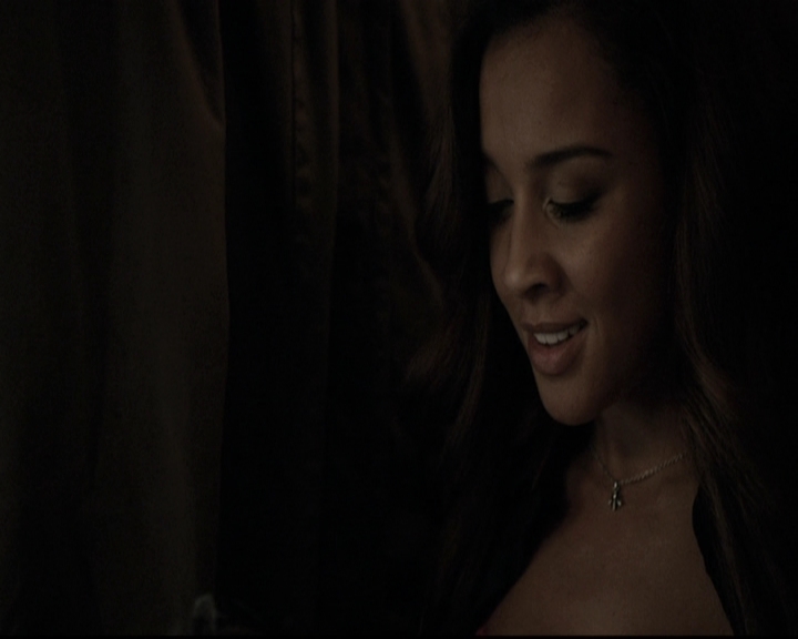 VampireDiariesWorld-dot-nl_6x02YellowLedbetter0379.jpg