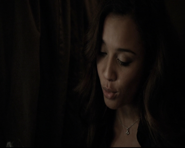 VampireDiariesWorld-dot-nl_6x02YellowLedbetter0382.jpg
