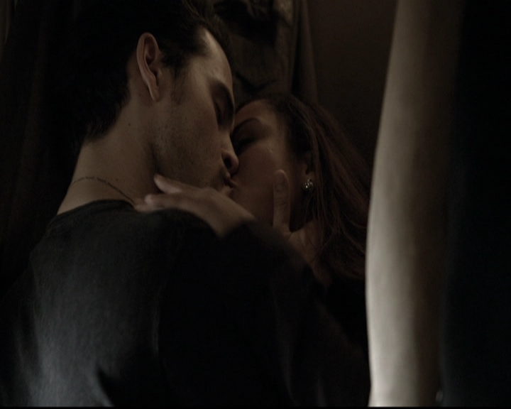 VampireDiariesWorld-dot-nl_6x02YellowLedbetter0386.jpg