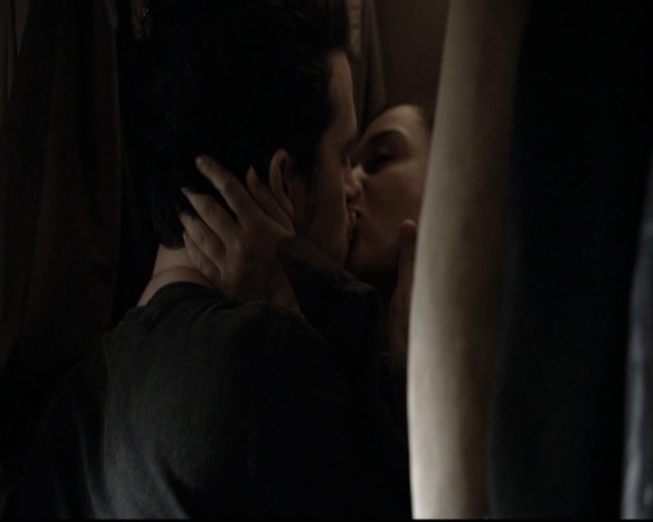 VampireDiariesWorld-dot-nl_6x02YellowLedbetter0388.jpg