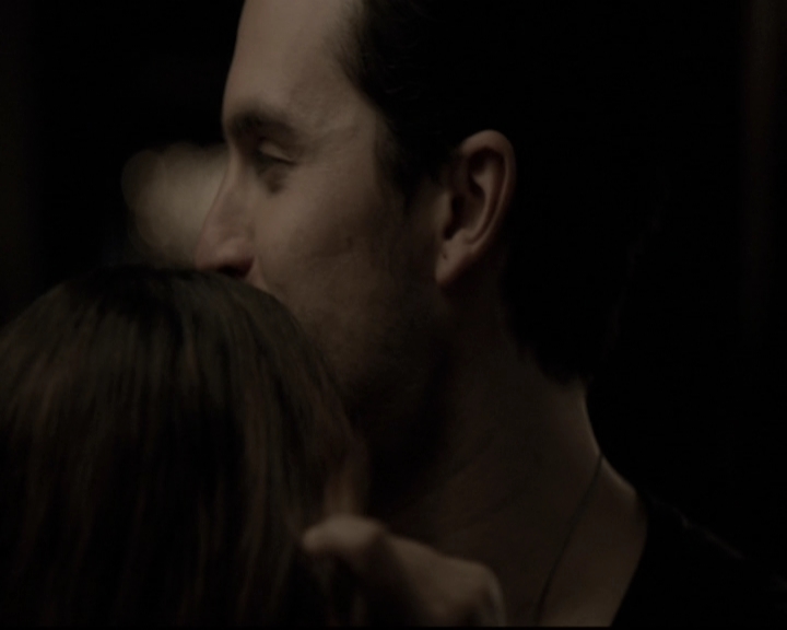 VampireDiariesWorld-dot-nl_6x02YellowLedbetter0393.jpg
