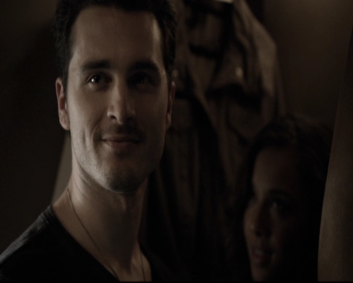 VampireDiariesWorld-dot-nl_6x02YellowLedbetter0399.jpg