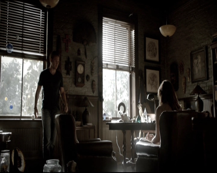VampireDiariesWorld-dot-nl_6x02YellowLedbetter0405.jpg