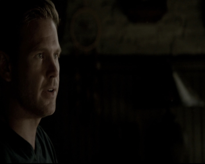 VampireDiariesWorld-dot-nl_6x02YellowLedbetter0410.jpg