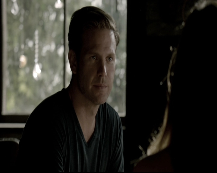 VampireDiariesWorld-dot-nl_6x02YellowLedbetter0414.jpg