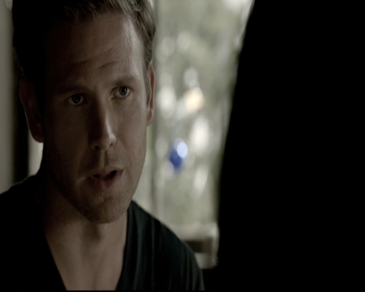 VampireDiariesWorld-dot-nl_6x02YellowLedbetter0427.jpg