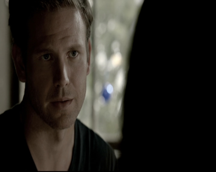 VampireDiariesWorld-dot-nl_6x02YellowLedbetter0428.jpg