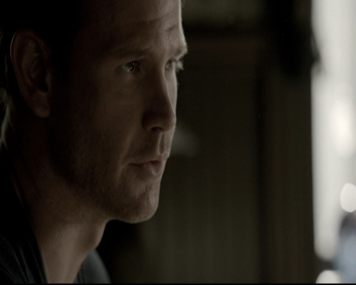 VampireDiariesWorld-dot-nl_6x02YellowLedbetter0430.jpg