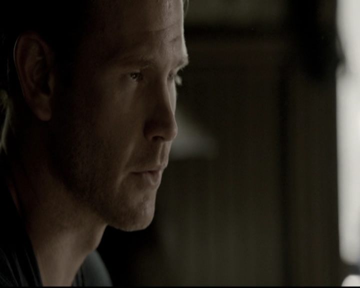 VampireDiariesWorld-dot-nl_6x02YellowLedbetter0431.jpg