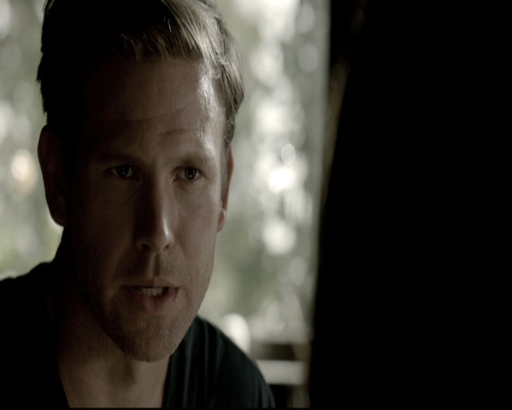 VampireDiariesWorld-dot-nl_6x02YellowLedbetter0493.jpg
