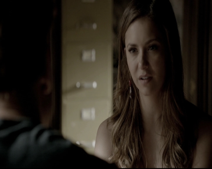 VampireDiariesWorld-dot-nl_6x02YellowLedbetter0509.jpg