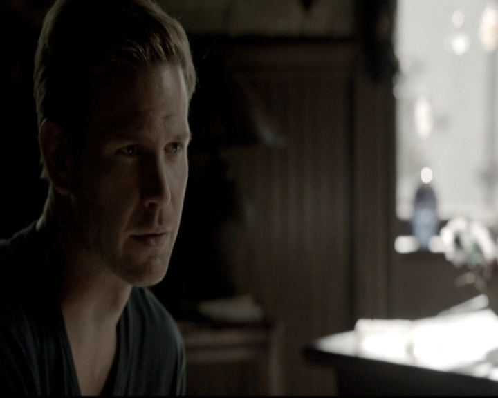 VampireDiariesWorld-dot-nl_6x02YellowLedbetter0519.jpg