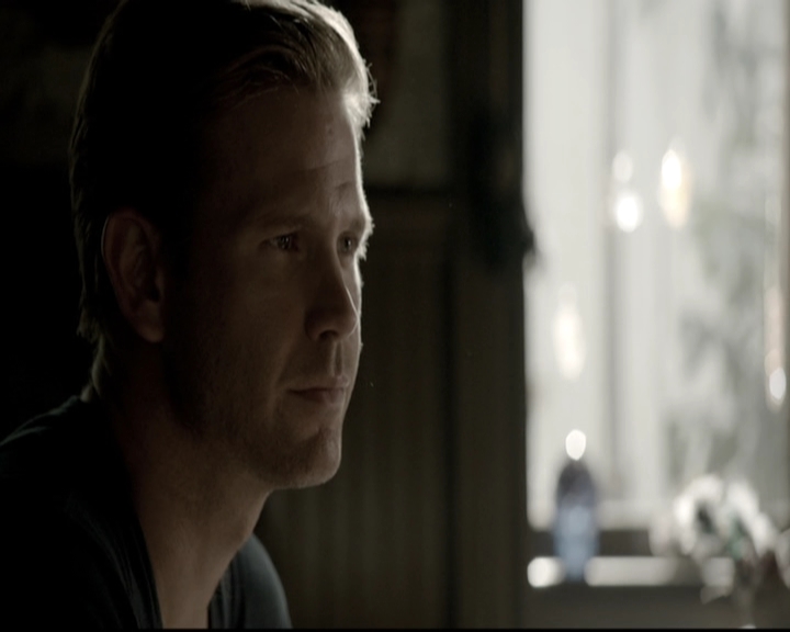 VampireDiariesWorld-dot-nl_6x02YellowLedbetter0529.jpg