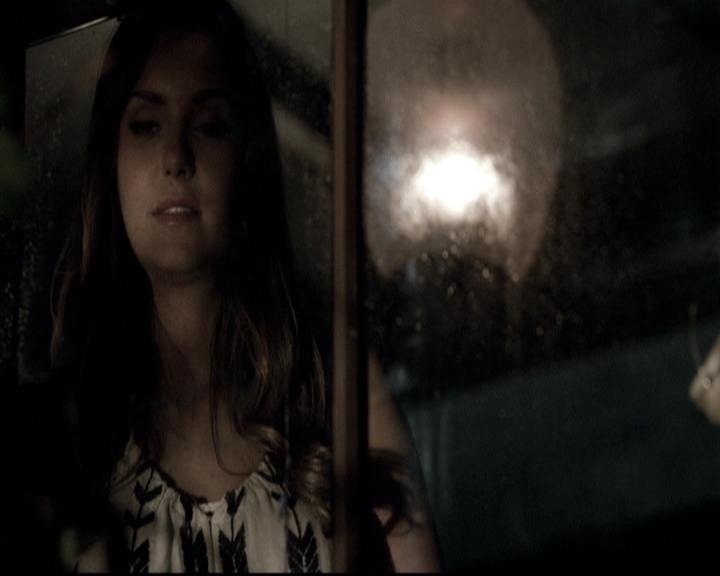 VampireDiariesWorld-dot-nl_6x02YellowLedbetter1215.jpg