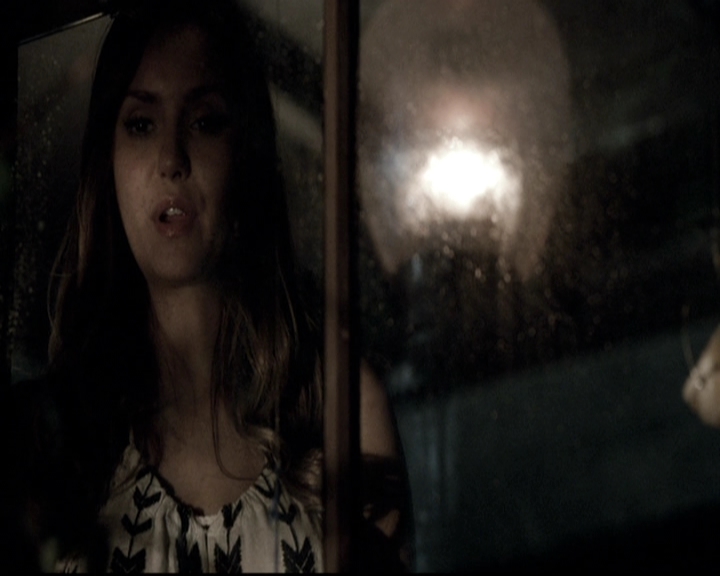 VampireDiariesWorld-dot-nl_6x02YellowLedbetter1216.jpg