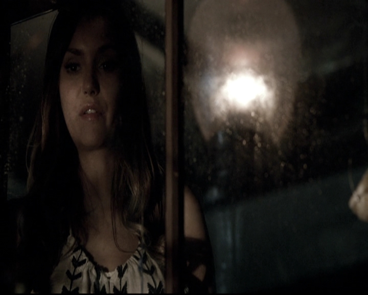 VampireDiariesWorld-dot-nl_6x02YellowLedbetter1217.jpg