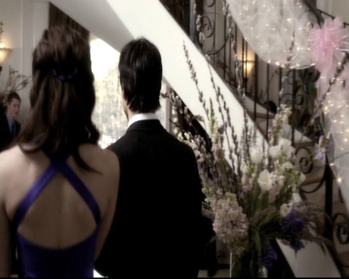 VampireDiariesWorld-dot-nl_6x02YellowLedbetter1219.jpg