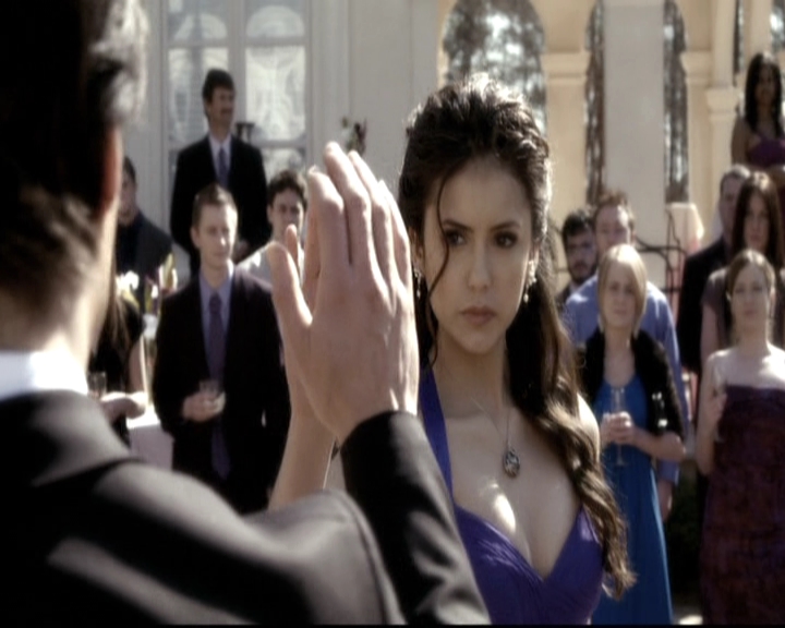 VampireDiariesWorld-dot-nl_6x02YellowLedbetter1221.jpg