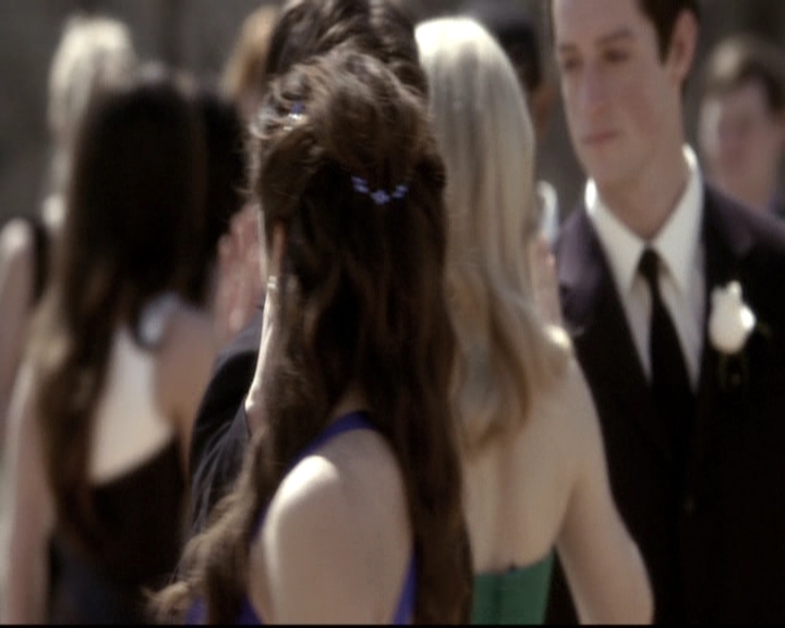 VampireDiariesWorld-dot-nl_6x02YellowLedbetter1225.jpg