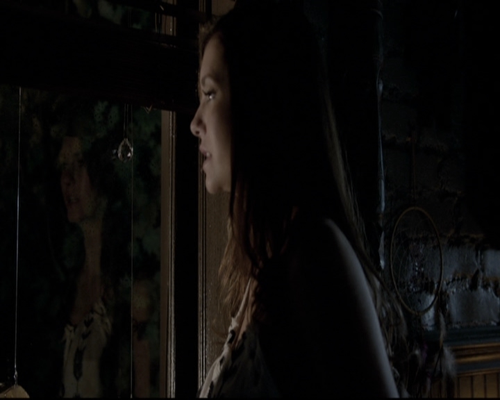 VampireDiariesWorld-dot-nl_6x02YellowLedbetter1228.jpg