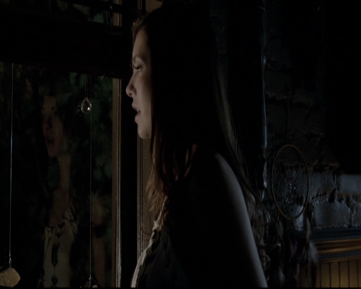 VampireDiariesWorld-dot-nl_6x02YellowLedbetter1229.jpg