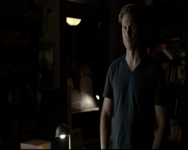 VampireDiariesWorld-dot-nl_6x02YellowLedbetter1231.jpg