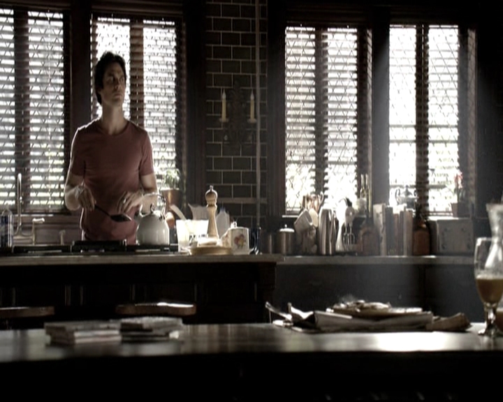 VampireDiariesWorld-dot-nl_6x02YellowLedbetter1385.jpg