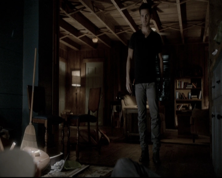 VampireDiariesWorld-dot-nl_6x02YellowLedbetter2013.jpg