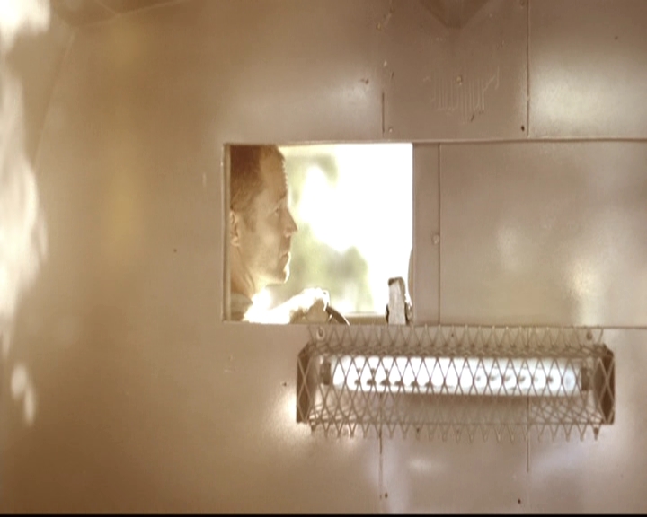 VampireDiariesWorld-dot-nl_6x02YellowLedbetter2226.jpg