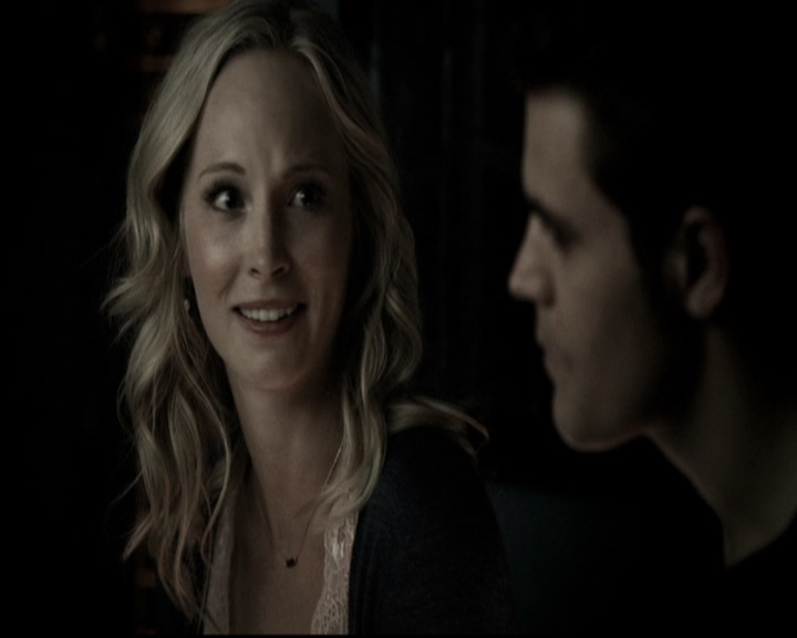 VampireDiariesWorld-dot-nl_6x10ChristmasThroughYourEyes1976.jpg