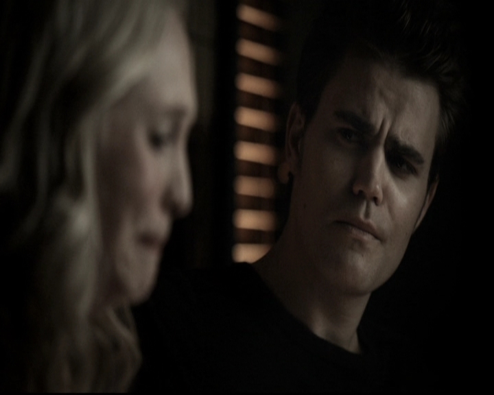 VampireDiariesWorld-dot-nl_6x10ChristmasThroughYourEyes2007.jpg