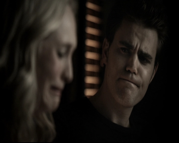 VampireDiariesWorld-dot-nl_6x10ChristmasThroughYourEyes2008.jpg