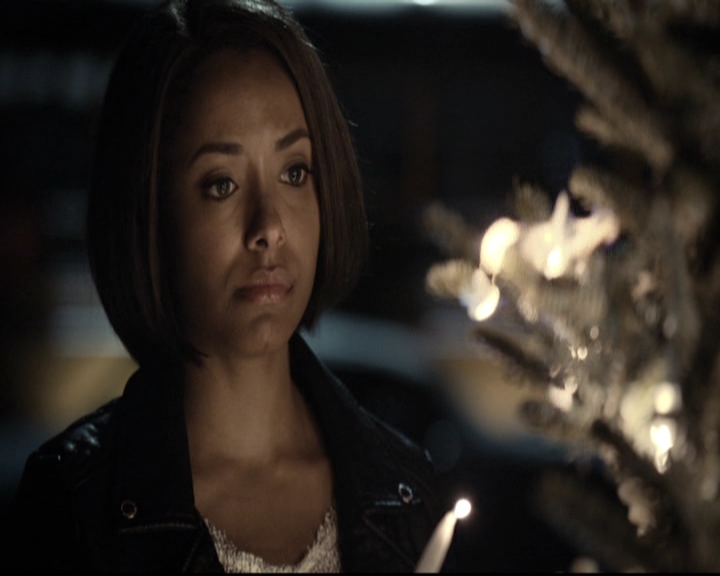 VampireDiariesWorld-dot-nl_6x10ChristmasThroughYourEyes2061.jpg