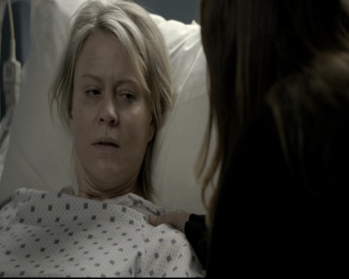 VampireDiariesWorld-dot-nl_6x12PrayerForTheDying1336.jpg