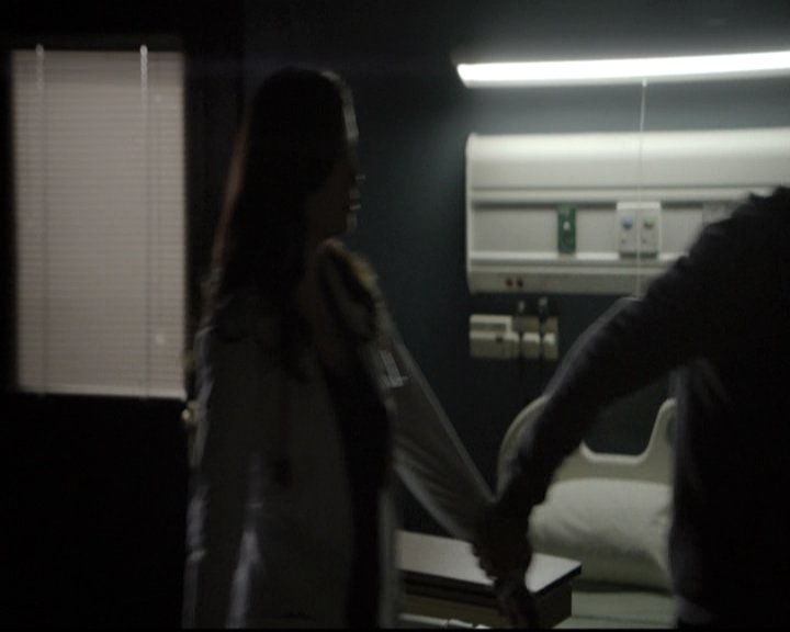 VampireDiariesWorld-dot-nl_6x12PrayerForTheDying1394.jpg