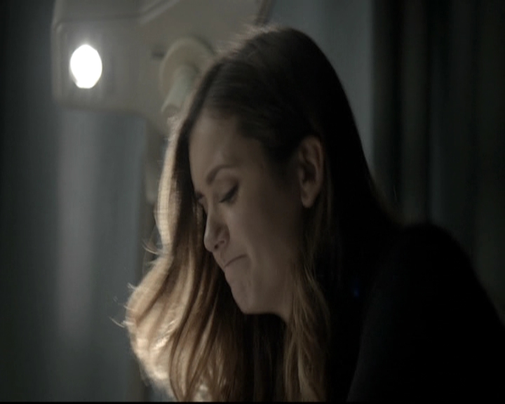 VampireDiariesWorld-dot-nl_6x12PrayerForTheDying1669.jpg
