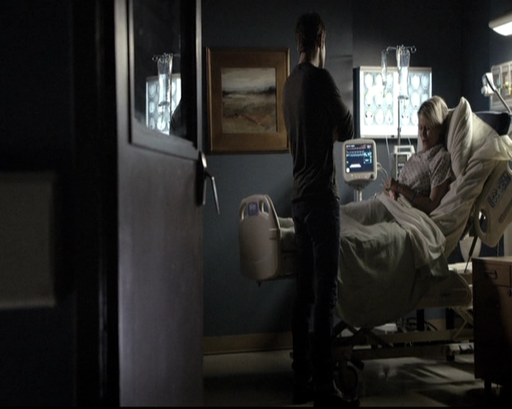 VampireDiariesWorld-dot-nl_6x12PrayerForTheDying2057.jpg