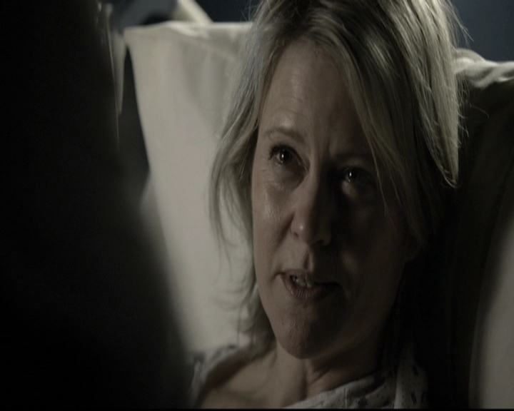 VampireDiariesWorld-dot-nl_6x12PrayerForTheDying2064.jpg